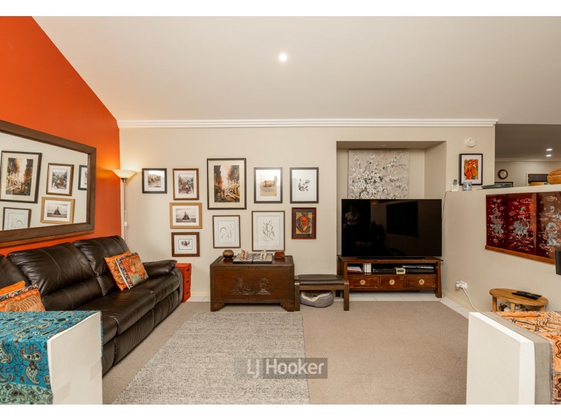 42 Mapleton Crescent, Forest Lake QLD 4078