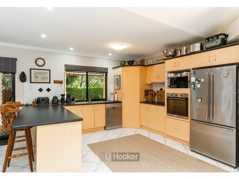 42 Mapleton Crescent, Forest Lake QLD 4078