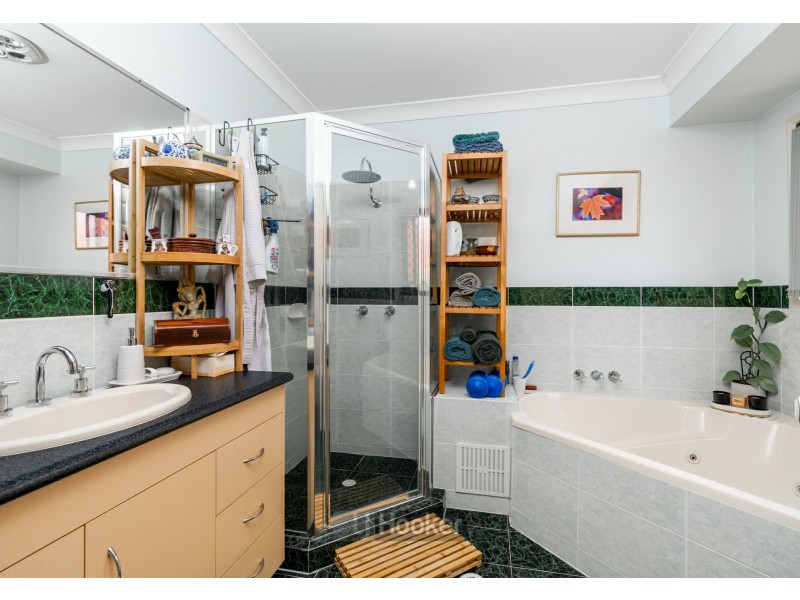 42 Mapleton Crescent, Forest Lake QLD 4078