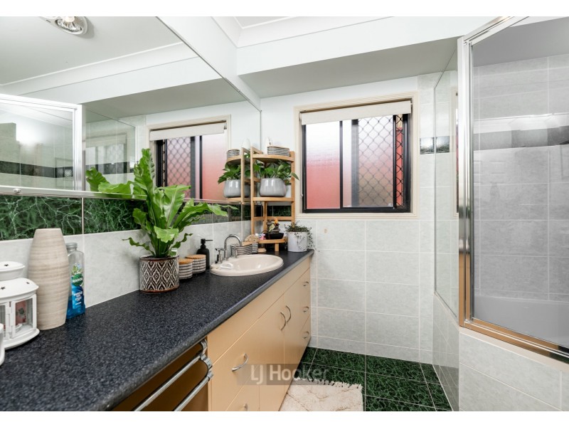 42 Mapleton Crescent, Forest Lake QLD 4078