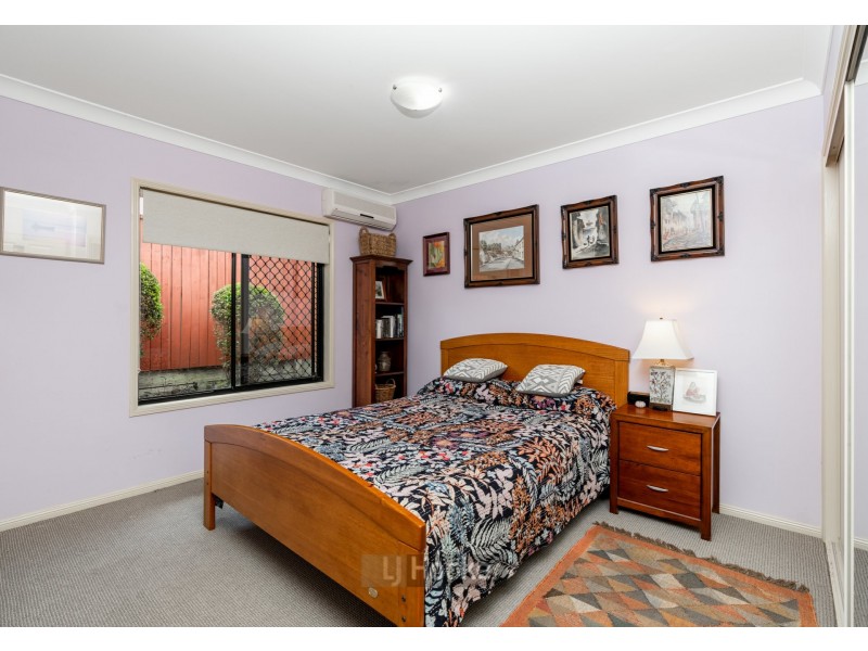 42 Mapleton Crescent, Forest Lake QLD 4078