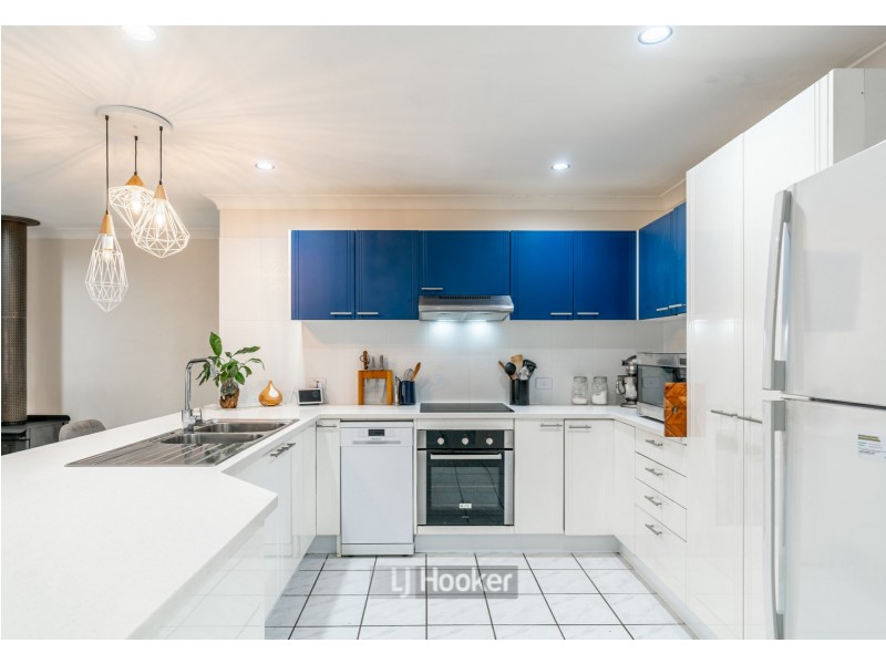 62 Bushland Drive, Regents Park QLD 4118
