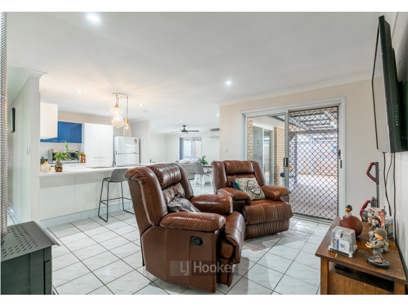 62 Bushland Drive, Regents Park QLD 4118