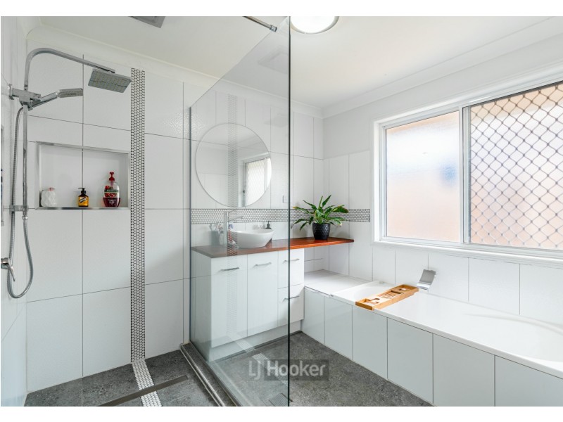 62 Bushland Drive, Regents Park QLD 4118