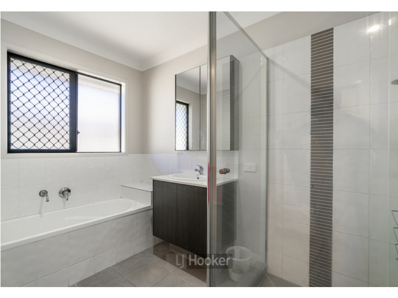 22 Lachlan Lane, Hillcrest QLD 4118