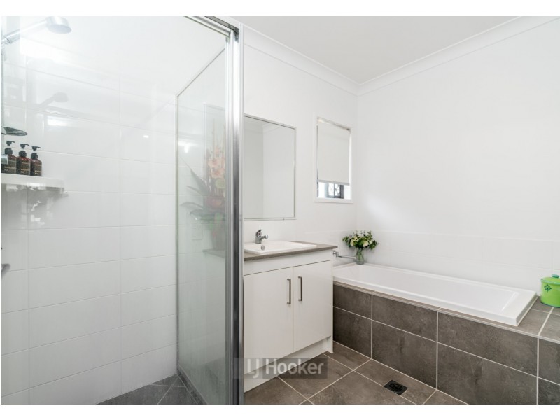 10 Mount Glorious Street, Park Ridge QLD 4125