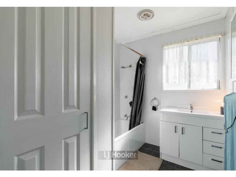 10 Green Road, Regents Park QLD 4118