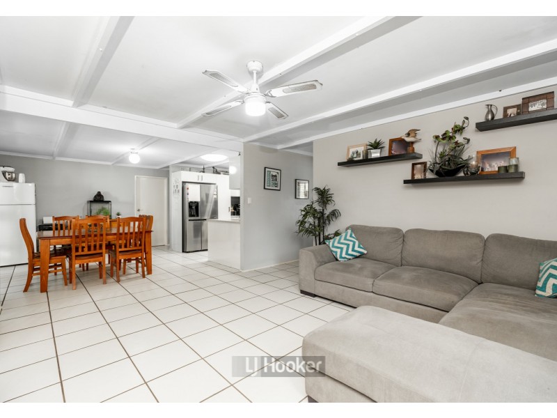 8 Green Road, Regents Park QLD 4118