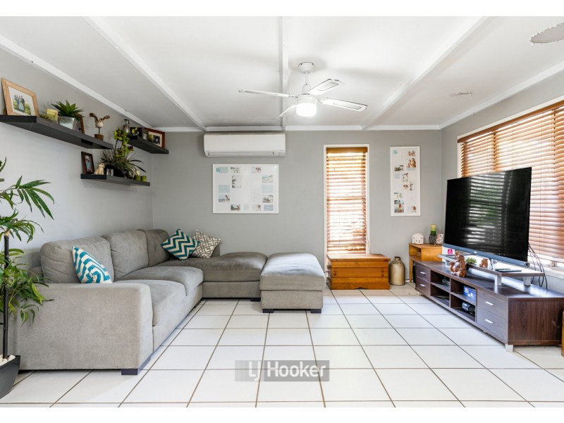 8 Green Road, Regents Park QLD 4118