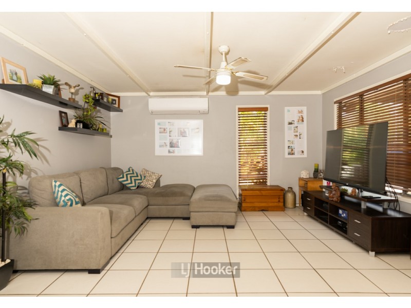 8 Green Road, Regents Park QLD 4118