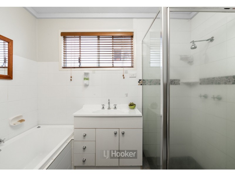 8 Green Road, Regents Park QLD 4118