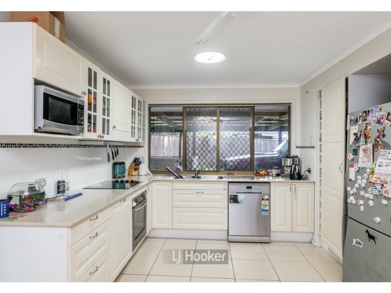 37 Bennett Drive, Regents Park QLD 4118