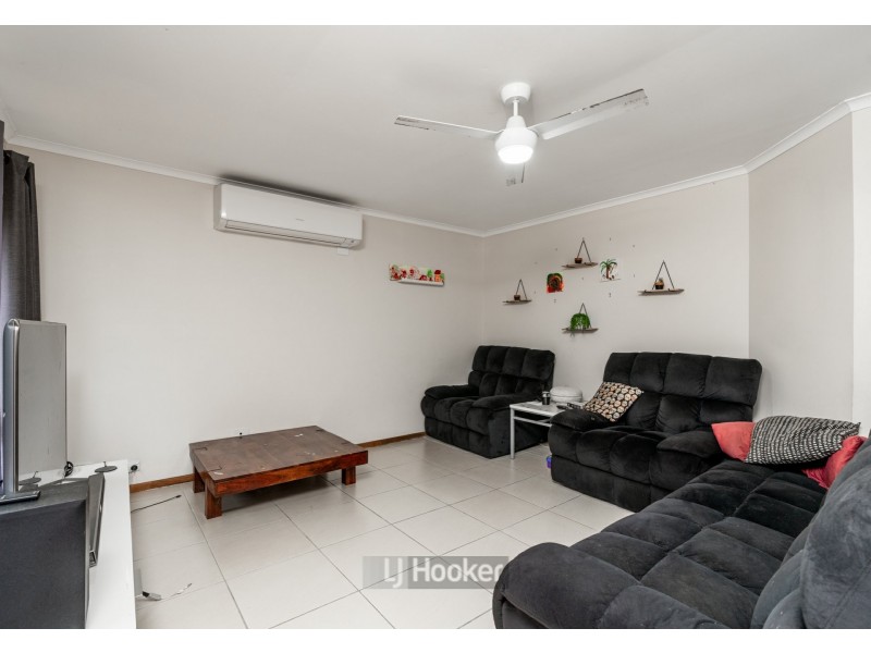 37 Bennett Drive, Regents Park QLD 4118