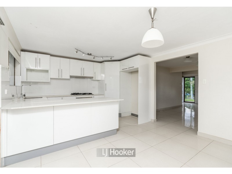7 Paringa Street, Hillcrest QLD 4118