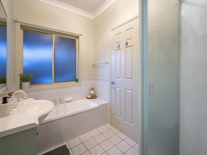 2 Queens Court, Forest Lake QLD 4078