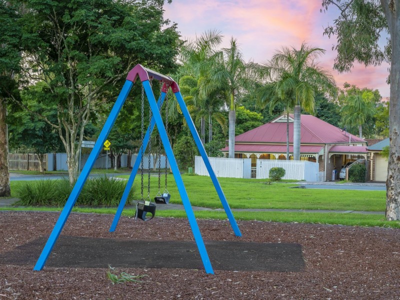 2 Queens Court, Forest Lake QLD 4078