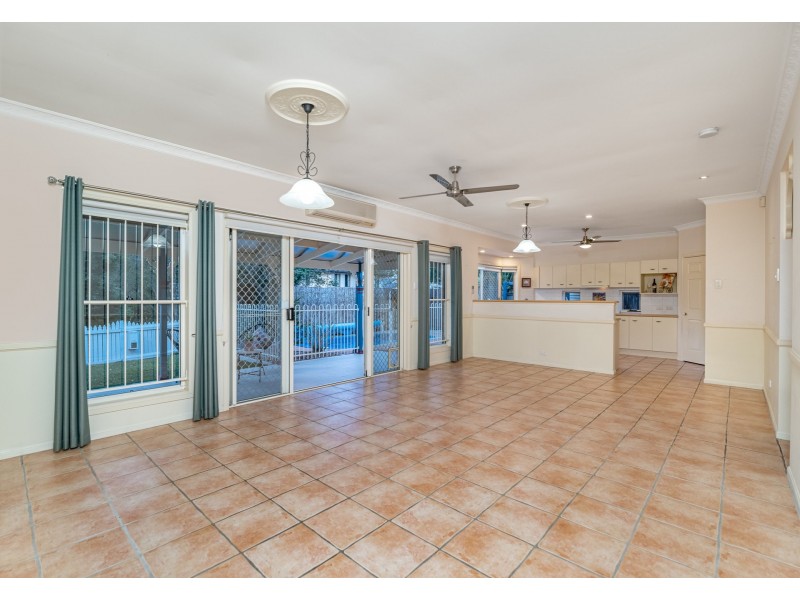 7 Mapleton Crescent, Forest Lake QLD 4078