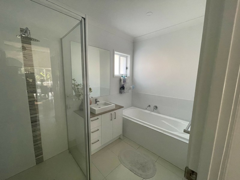 17 Devon Close, Pallara QLD 4110