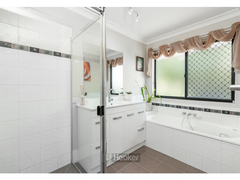 34 Lake Somerset Court, Logan Reserve QLD 4133