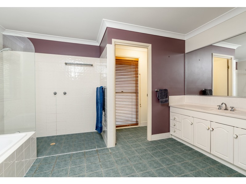 11 Harrison Crescent, Forest Lake QLD 4078