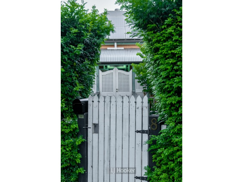 8 Woodend Road, Sadliers Crossing QLD 4305