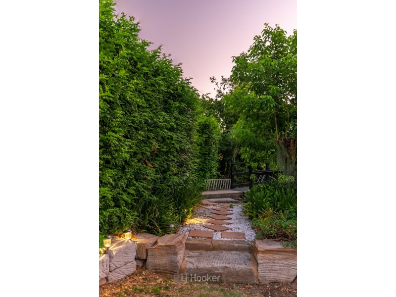 8 Woodend Road, Sadliers Crossing QLD 4305