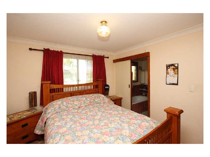 16 Lollard Street, Hillcrest QLD 4118