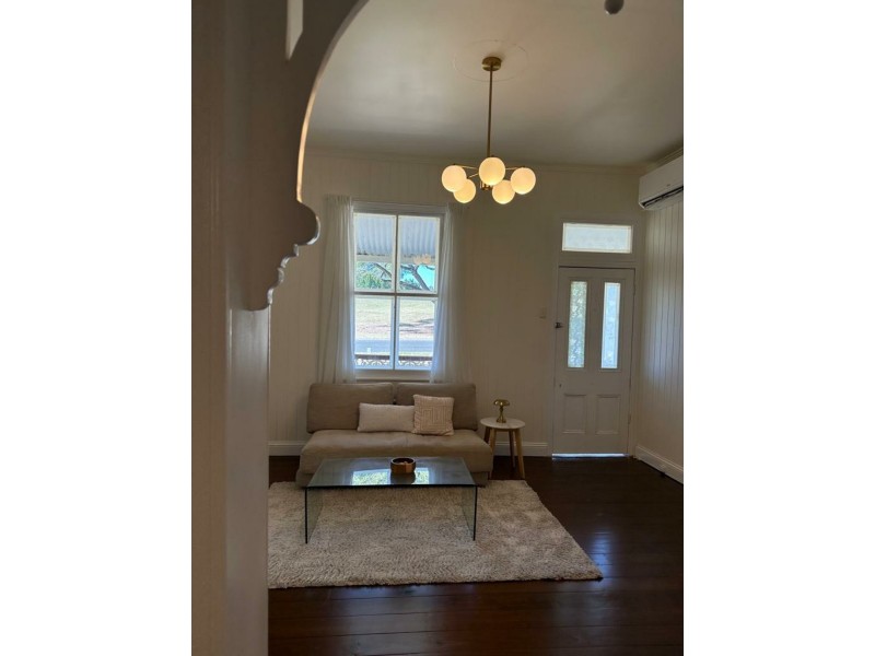 4 Lion Street, Ipswich QLD 4305