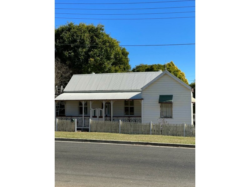 4 Lion Street, Ipswich QLD 4305