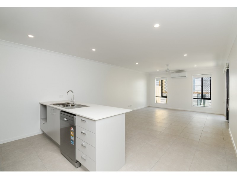 41 Huon Place, Hillcrest QLD 4118