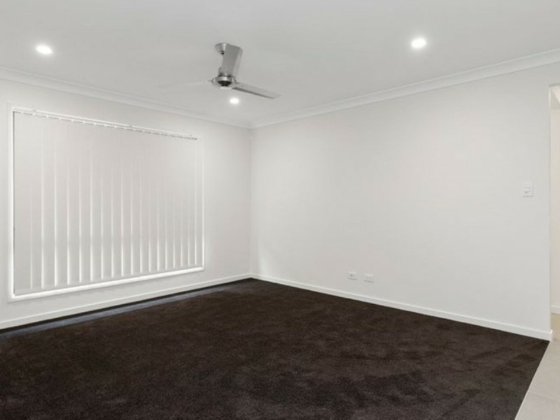 9 Jackson Place, Greenbank QLD 4124