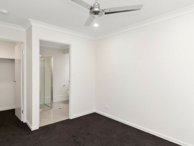 9 Jackson Place, Greenbank QLD 4124