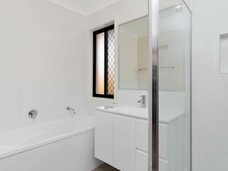 9 Jackson Place, Greenbank QLD 4124