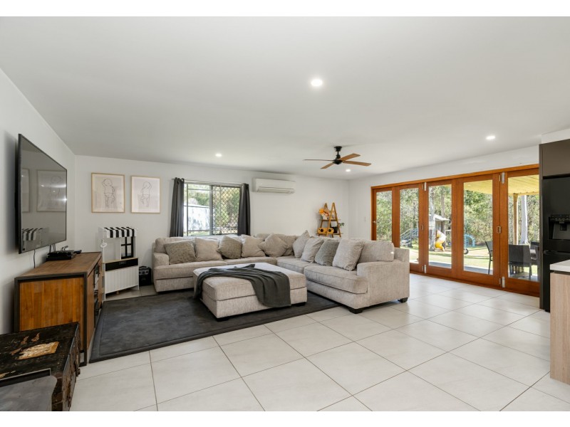 61 Deborah Court, Munruben QLD 4125