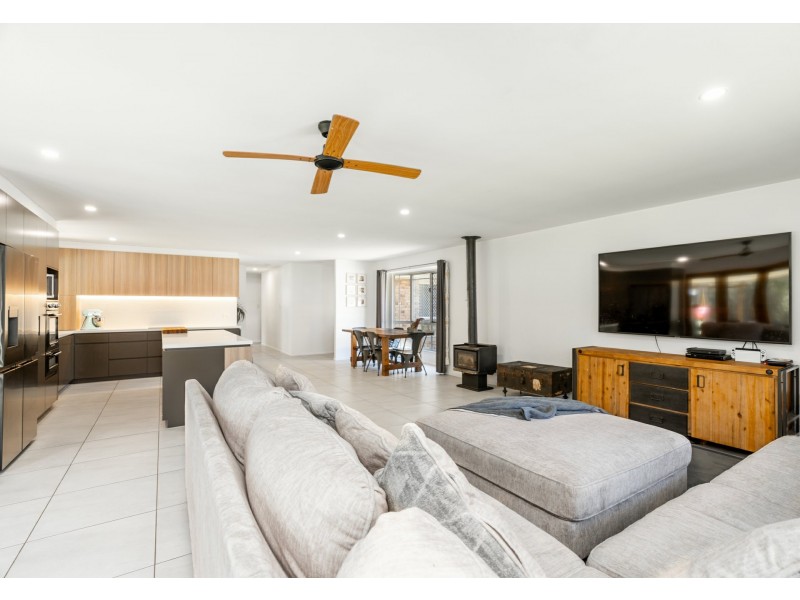 61 Deborah Court, Munruben QLD 4125