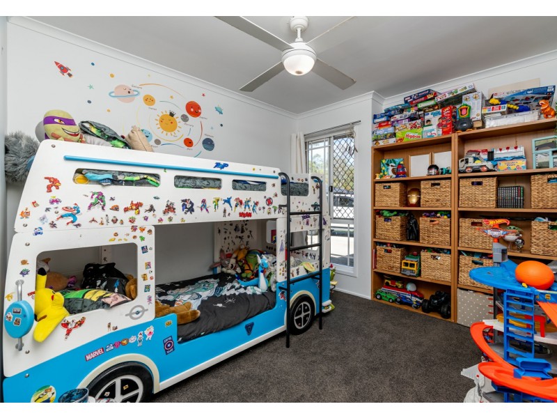 61 Deborah Court, Munruben QLD 4125