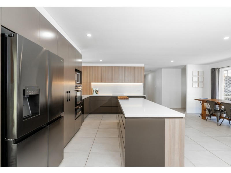 61 Deborah Court, Munruben QLD 4125