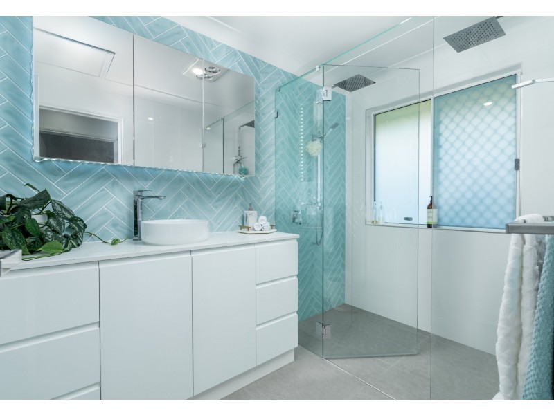 5 Indica Crescent, Regents Park QLD 4118