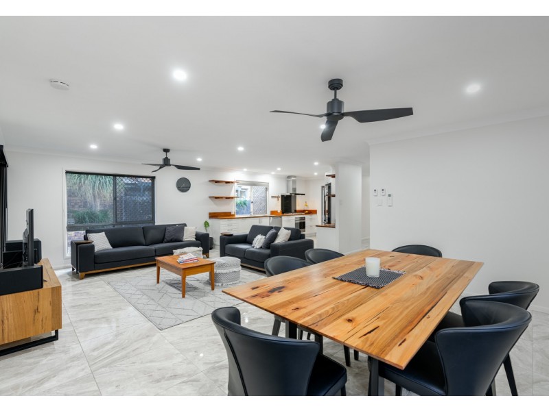 33 Augusta Crescent, Forest Lake QLD 4078