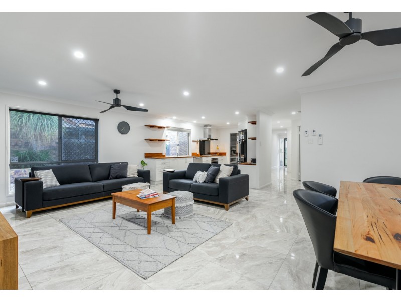 33 Augusta Crescent, Forest Lake QLD 4078