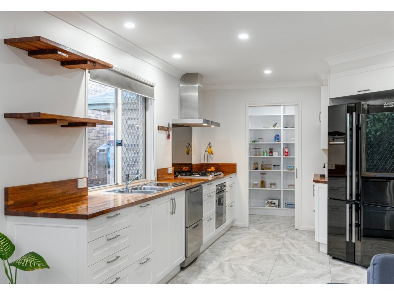 33 Augusta Crescent, Forest Lake QLD 4078