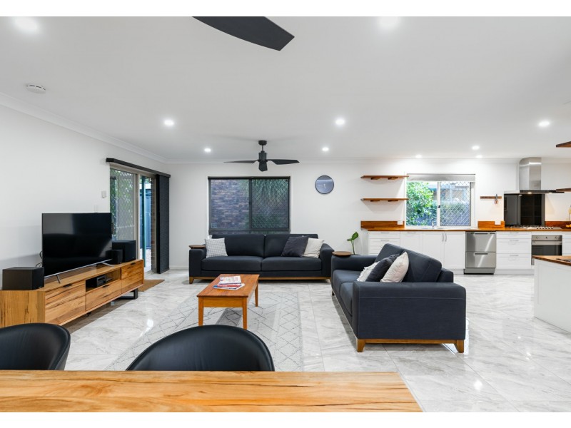 33 Augusta Crescent, Forest Lake QLD 4078