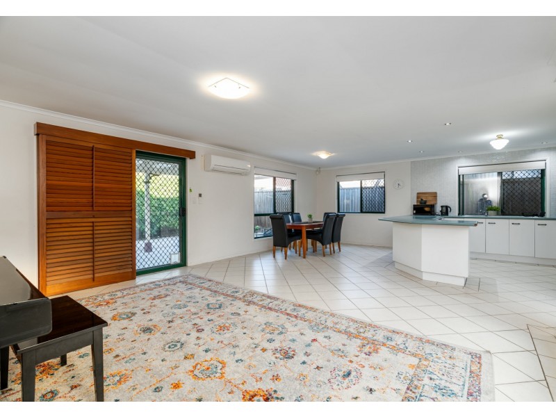 1 Illawarra Close, Forest Lake QLD 4078