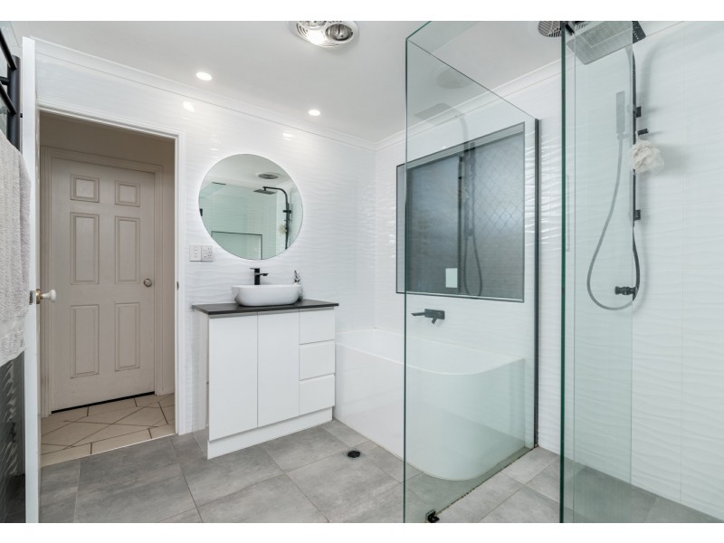 1 Illawarra Close, Forest Lake QLD 4078