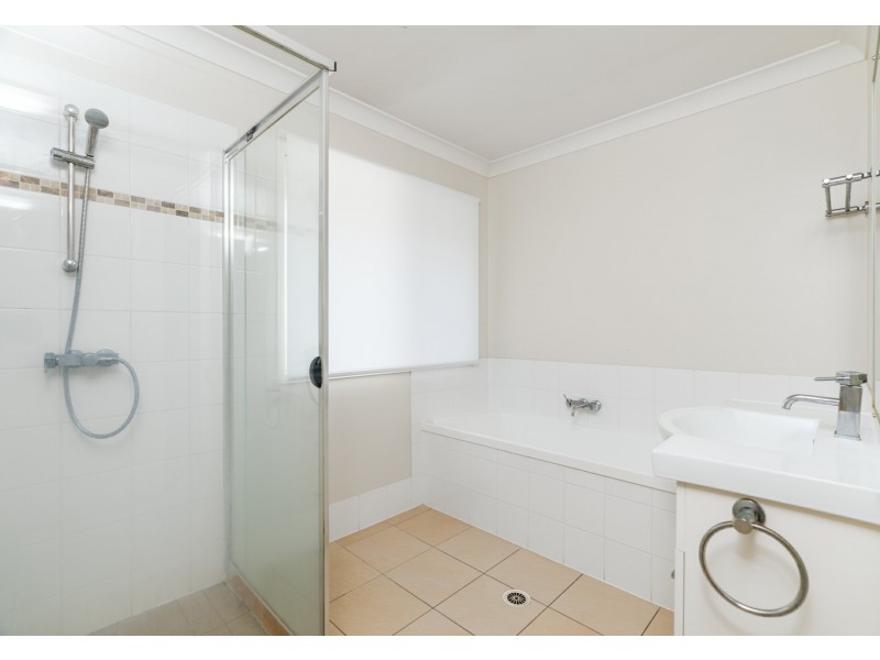 33 Cambridge Street, Boronia Heights QLD 4124