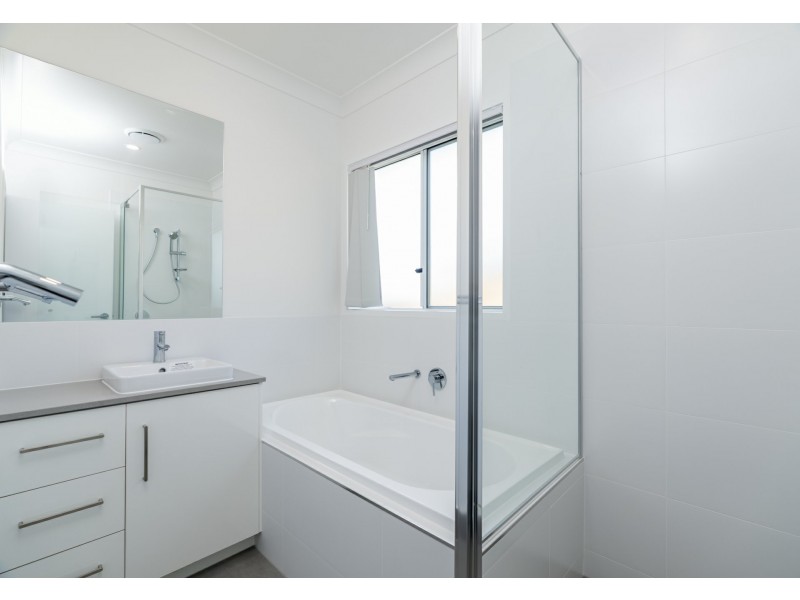 11 Hastings Street, Park Ridge QLD 4125