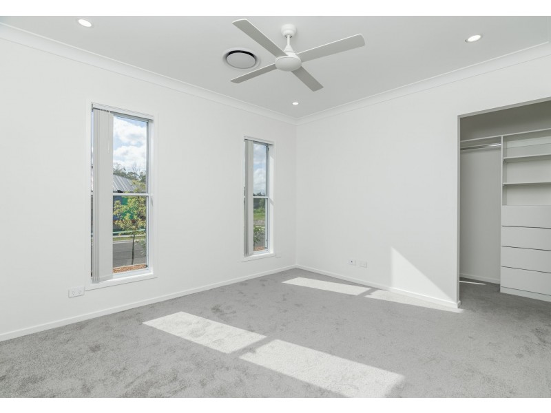 11 Hastings Street, Park Ridge QLD 4125