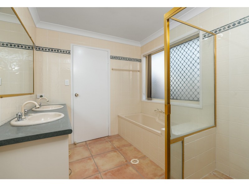 3 Hervey Close, Forest Lake QLD 4078