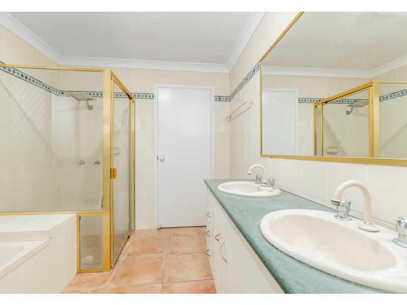 3 Hervey Close, Forest Lake QLD 4078