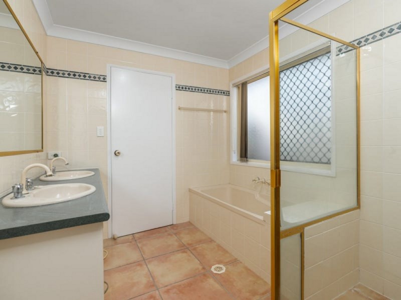 3 Hervey Close, Forest Lake QLD 4078